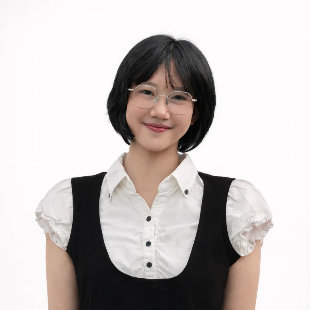 Adelia, Graphic Designer